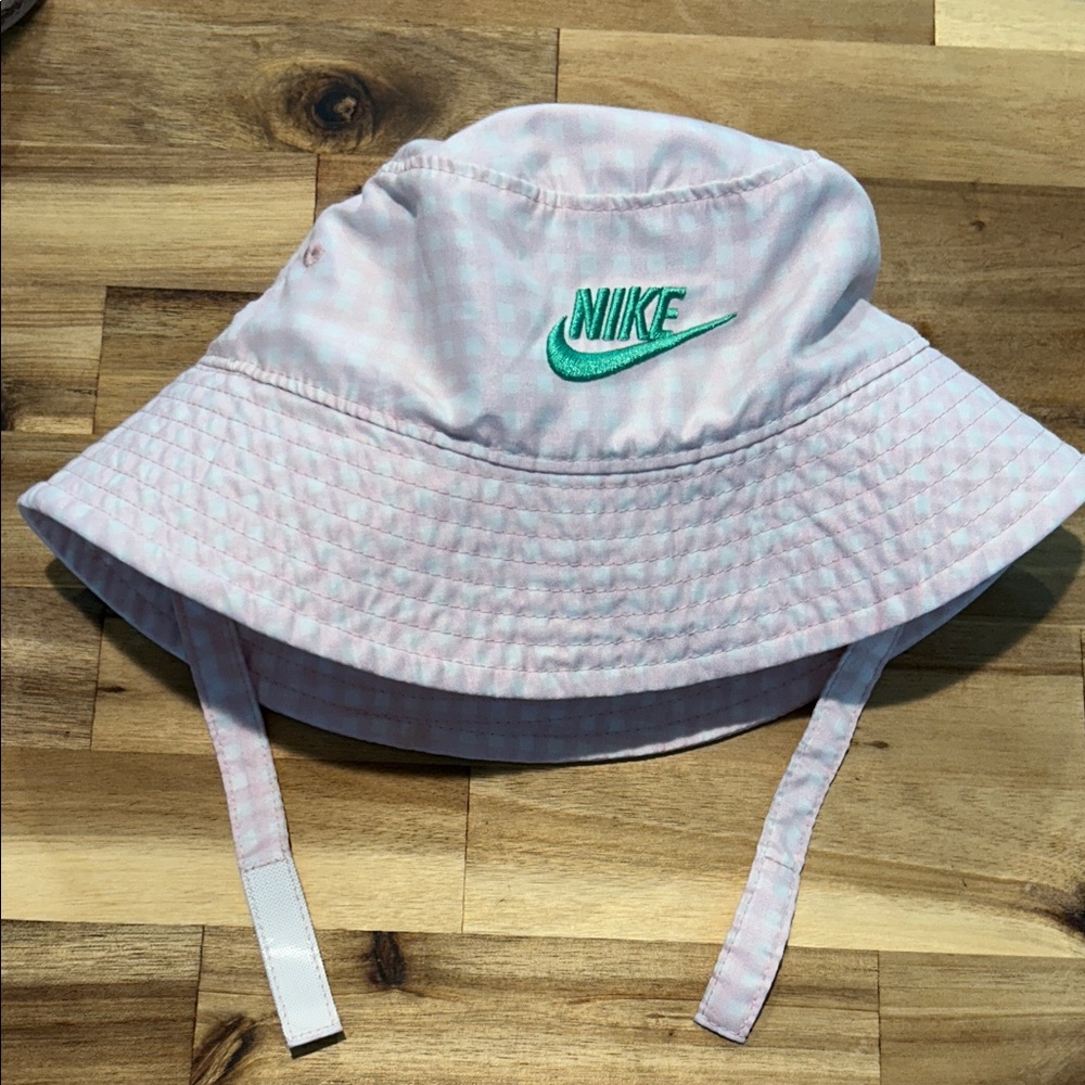 Nike Kids Light Pink Bucket Hat with Teal Logo and Chin Straps